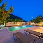 Kızılbella 2, Lüks Havuzlu Korunaklı Taş Fethiye