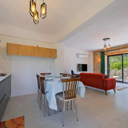 Kızılbella 2, Lüks Havuzlu Korunaklı Taş Fethiye